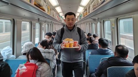 为何深圳开往襄阳的火车在此地停留45分钟?
