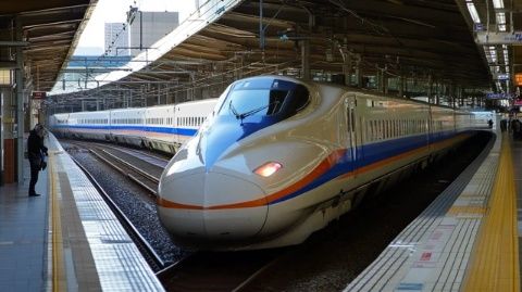 全球首辆450公里/小时高铁列车惊艳登场,颠覆传统火车旅行体验