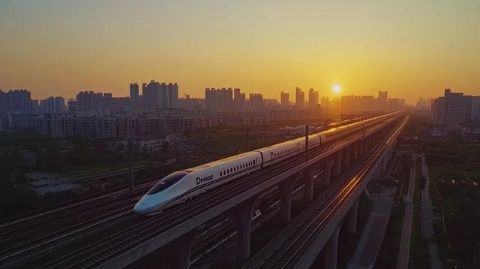 揭秘CR450动车组：全球最快高铁列车，中国科技创新的新里程碑