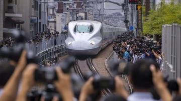 温情高铁之旅:乘务团队暖心护送小旅客平安返乡