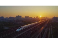 今天早晨8点25分，一列开往河南省周口市的高速列车正缓慢驶进周口市