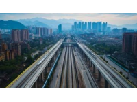 湖北暴雪见证高铁坚守：10码缓行，安全之旅映照人心