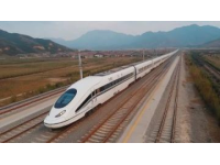 中国首条空轨列车“光谷光子号”亮相，试乘体验畅享空中观光之旅