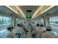 动车上的餐饮服务太差了，从晚上18:50左右开始等到八点多没等到送餐的餐车也没有