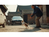 河南男子见证暖心一幕：列车员背送不便乘客出站获赞