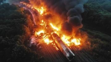K7034次列车脱轨事故引发救援效率争议及心理援助呼吁