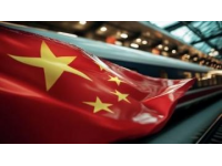 进京高铁首次试运行 甘肃美女乘务员热心服务!