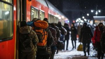 东北首场雨雪寒潮影响多趟列车停运,旅客出行需注意!