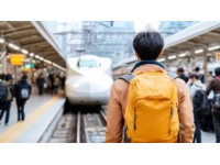 孕妇在动车上被行李砸中致孩子早产离世，责任归谁？真相背后的人性拷问！