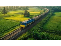 货运列车进站：优化广播通知与服务体验