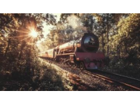 K7034次列车夜间脱轨乘客惊魂：工作人员冷静应对无伤亡