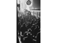 这两列火车始发时就晚点，且一路上不停延误，最终晚点高达30分钟。