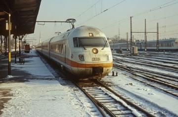 宁愿坐10个小时的火车也不坐高铁-为什么宁愿坐12个小时火车也不愿意坐两个小时高铁