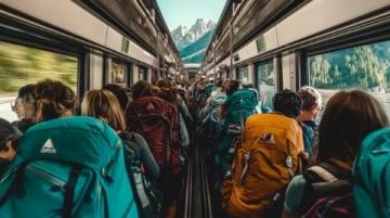火车站观察:为何常有人错过列车?——时间管理与服务改进的思考