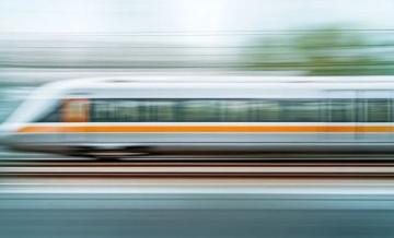 实拍：高速动车上的“幸福”碰瓷