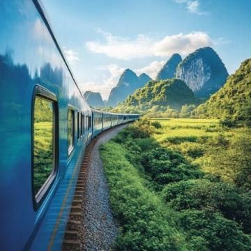 中老铁路国际旅客列车正式开通运行