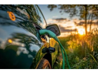 电动车是农民出行运输的必备工具，为何不从源头抓起呢？