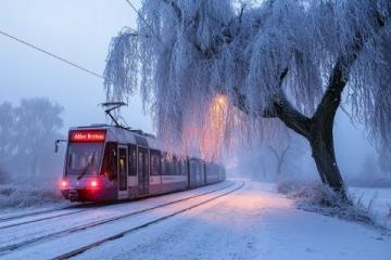 冰冻雨雪致多列电力机车受影响