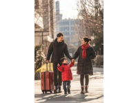 春运路上：火车延误后的曲折回家记