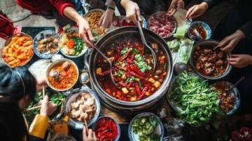 湖南大叔火车自热火锅翻车记:30元美食瞬间变乌有