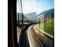 一次难忘的火车之旅：Z372列车上的文化交融与人文交流分享