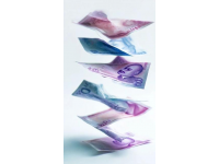 70万现金落高铁，铁路公安火速寻回