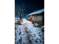 最近，湖北、山东、河南、安徽等地的部分高铁线路受到了冻雨雪天气的影响