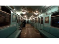 火车严重超员旅客买短途票蹭长途车旅行