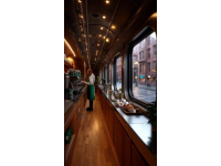 这列火车上，乘客上千，却卖不出20份盒饭，为何乘客宁可挨饿喝水