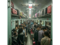 火车仍旧拥挤：春节返乡潮下的困扰