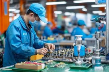 针对列车员有纹身的情况,12306(中国铁路客户服务中心)作出了明确的回应