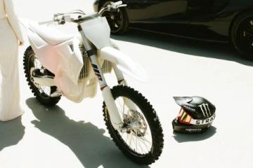 CR450动车组:速度与激情的新纪元,改变城市出行面貌