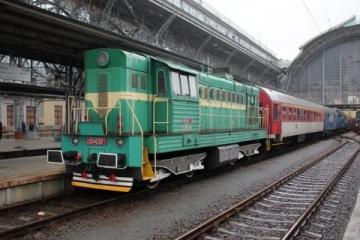黑龙江火车出轨事件现场还原:乘客疏散列车脱轨后的惊魂时刻