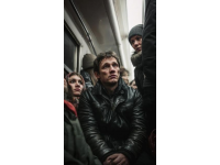 列车上的一次温暖之举为何引发争议？