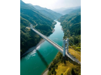 视频中的印度火车穿山越岭？实际是8年前的中国隧道