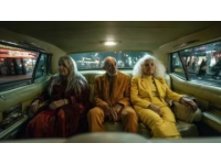 8旬老太与女婿同坐20小时火车各玩手机互不打扰