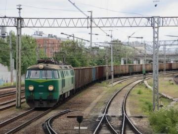 绿皮火车:打工人记忆里的时光机器