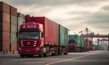 红岩杰狮中置轴平板货车:高效安全运输新选择