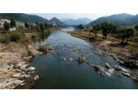 新疆复兴号动车，串起南北疆的美景与梦想