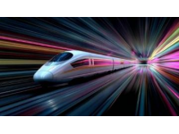 掩耳盗铃！某高铁列车上，一位老人看到列车上禁止吸烟烟的标语