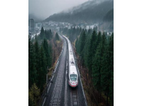 高铁开一趟赚多少钱？高铁票价那么贵，为何中国高铁还负债累累？