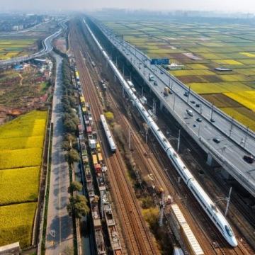 石家庄火车站明显低估了回家的客流量,4月30号,我儿子从北京坐火车到石家庄