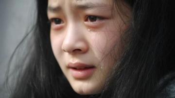 泪目!近日,在一列去新疆的火车上,一女生看到一位75岁的大爷,就问他您是去新