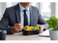 火车盒饭为何冷落？退休乘务员揭秘三大原因