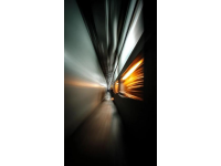 动车组列车还在运行中(受阻于隧道内)