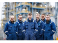 西南石油大学“无毒青春”团队在火车上开展禁毒宣传活动��好评