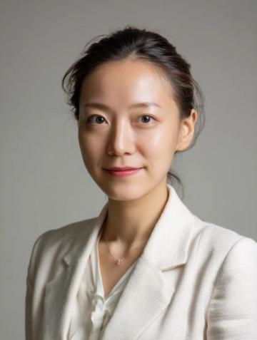 四语列车长赵莹静:中老铁路上的多国语言使者与温馨服务故事