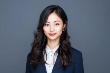 四语列车长赵莹静:中老铁路上的多国语言使者与温馨服务故事