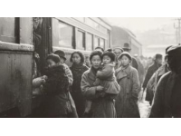 
K1138次列车乘客突发情绪失控，家人车站泪迎归途平安