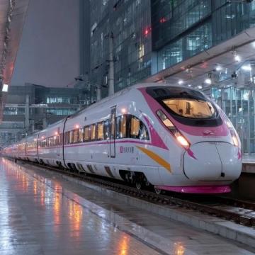 株洲市是一座火车拖来的新兴工业城市,它的故事与火车密不可分